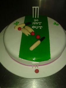 2kg Cricket Pitch Cake