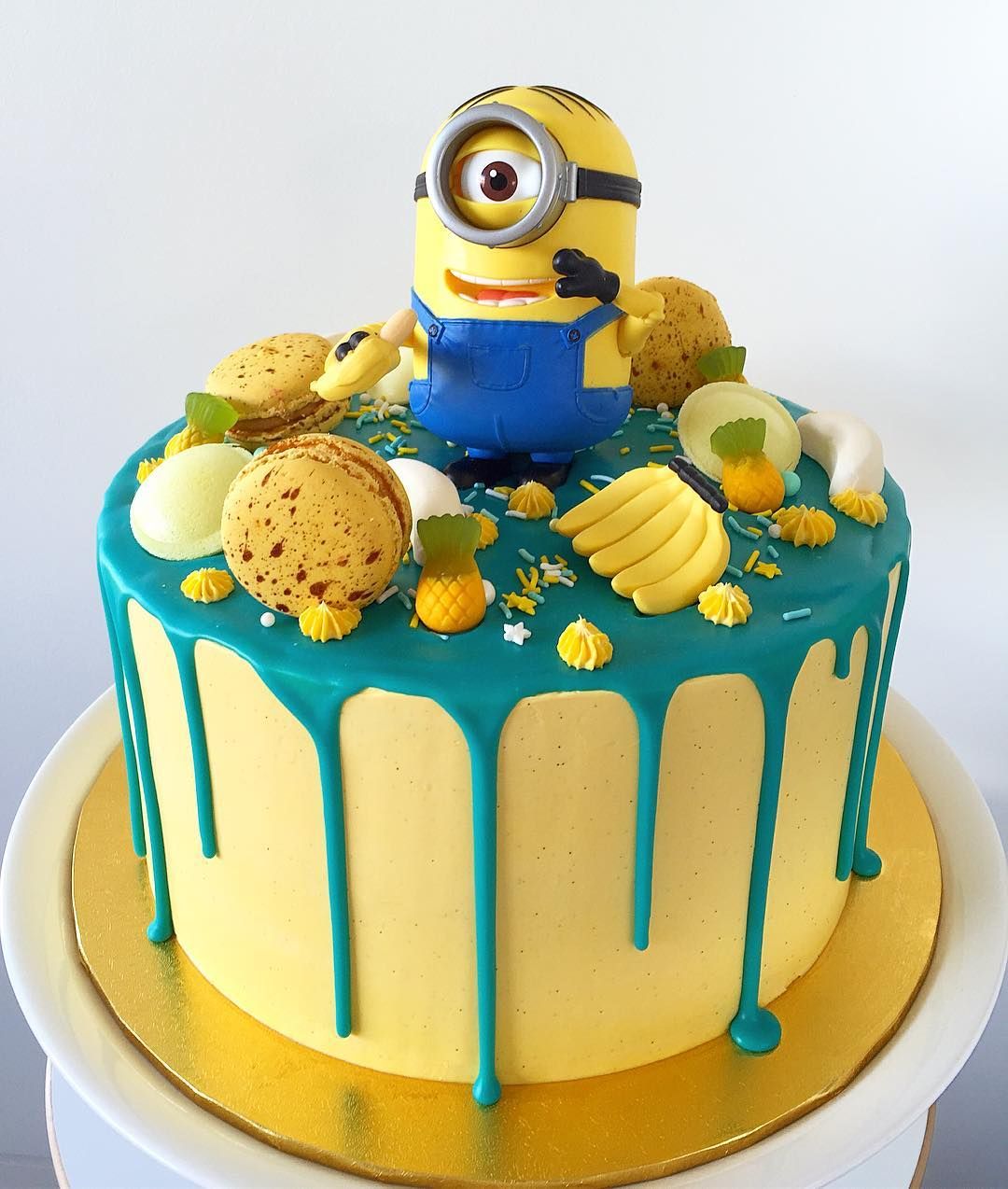 2 KG Minion customized Cake