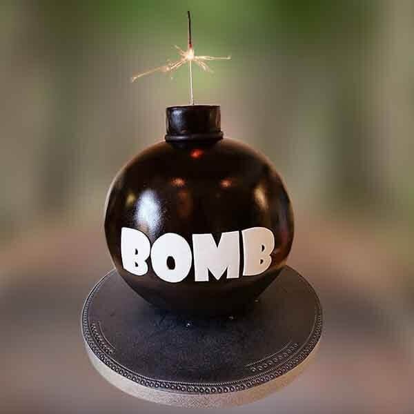 1 KG Bomb Pinata Cake